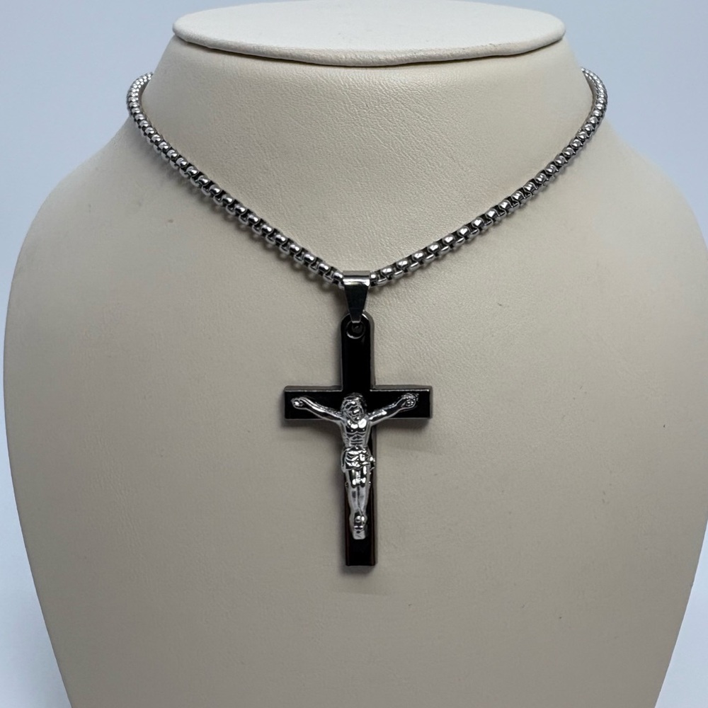 Crucifix Cross Necklace Stainless Steel Cross Pendant Necklace Jewelry Brand New